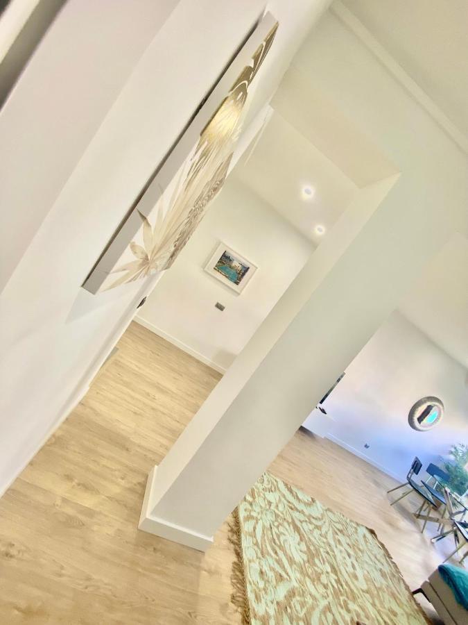 Barcelona Chic Apartments- Free Parking - 10 Min From Bcn City Centre By Metro Exterior photo