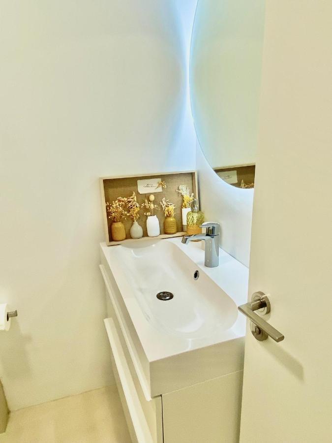 Barcelona Chic Apartments- Free Parking - 10 Min From Bcn City Centre By Metro Exterior photo
