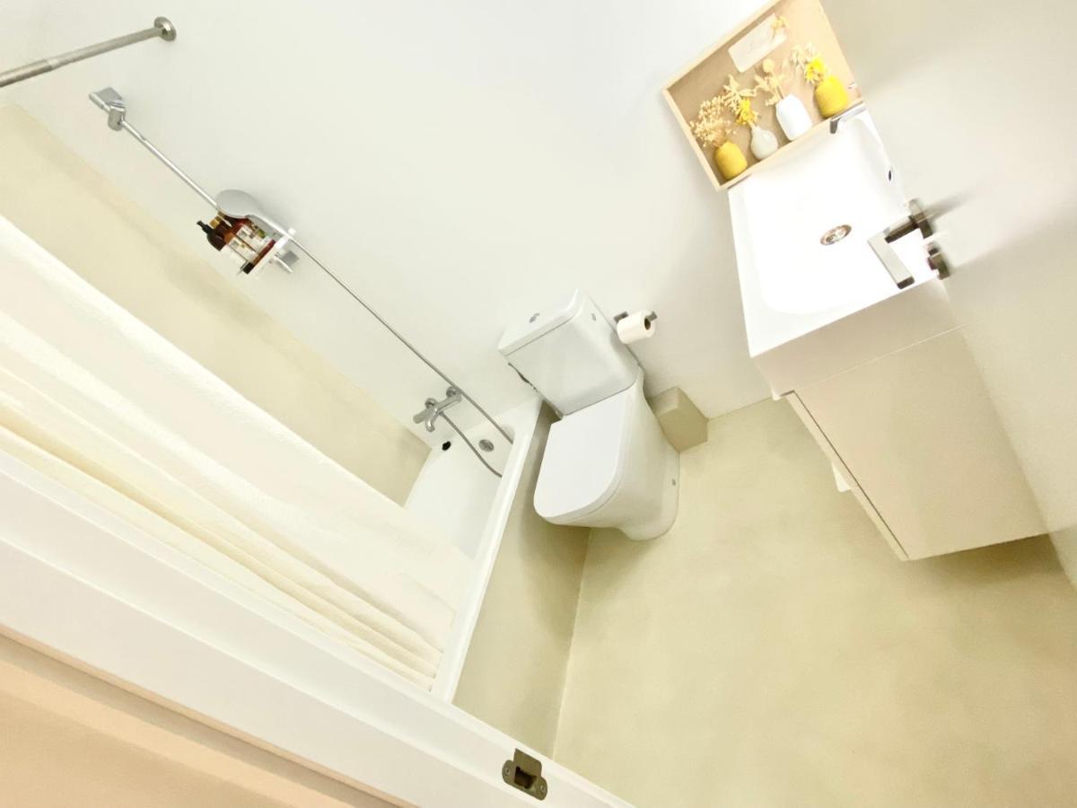 Barcelona Chic Apartments- Free Parking - 10 Min From Bcn City Centre By Metro Exterior photo