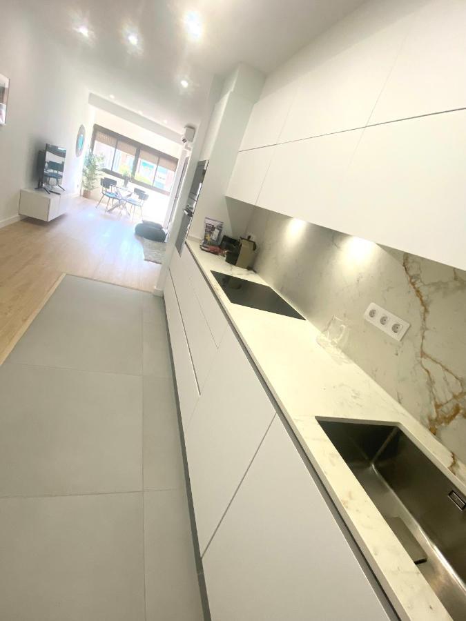 Barcelona Chic Apartments- Free Parking - 10 Min From Bcn City Centre By Metro Exterior photo