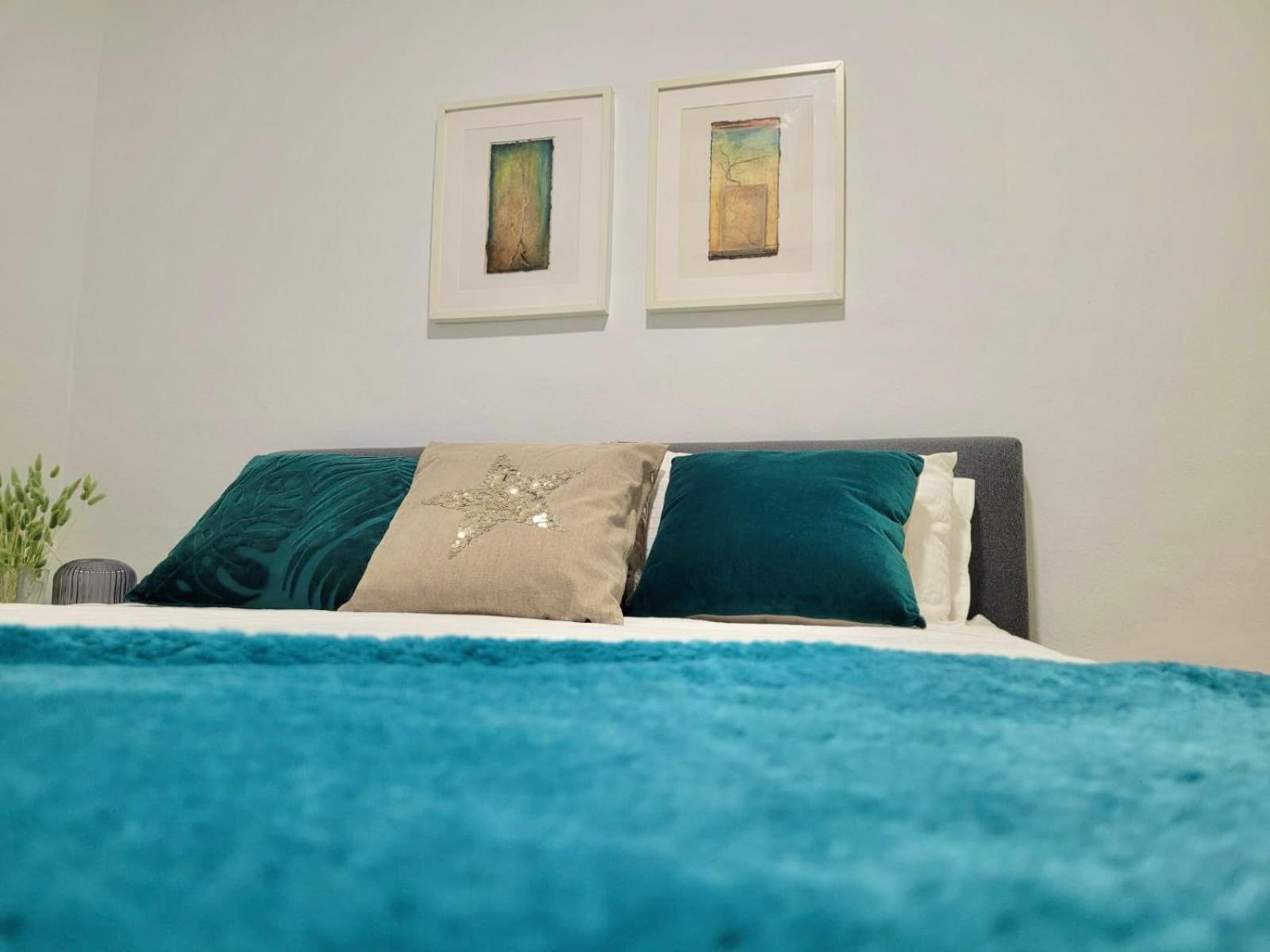 Barcelona Chic Apartments- Free Parking - 10 Min From Bcn City Centre By Metro Exterior photo