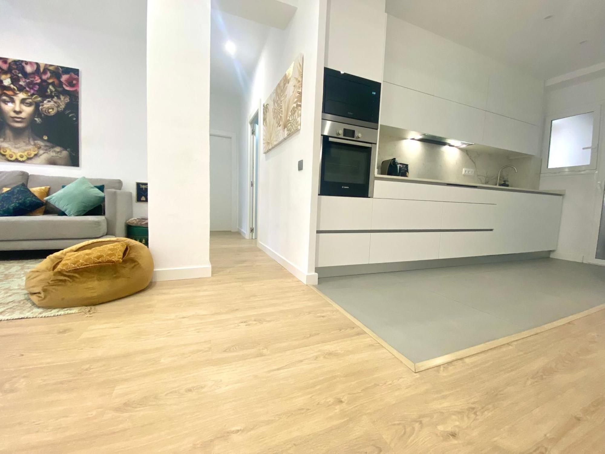 Barcelona Chic Apartments- Free Parking - 10 Min From Bcn City Centre By Metro Exterior photo