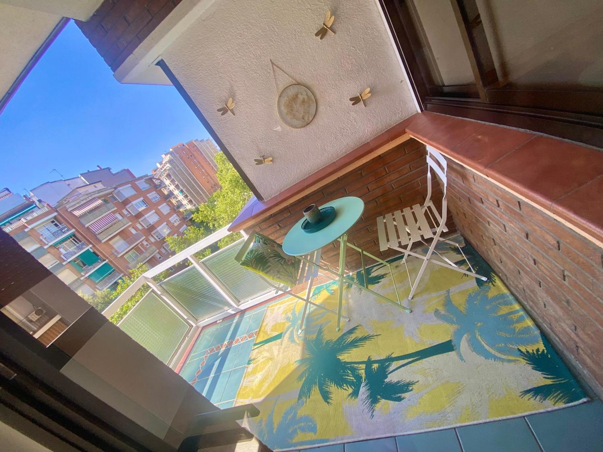 Barcelona Chic Apartments- Free Parking - 10 Min From Bcn City Centre By Metro Exterior photo