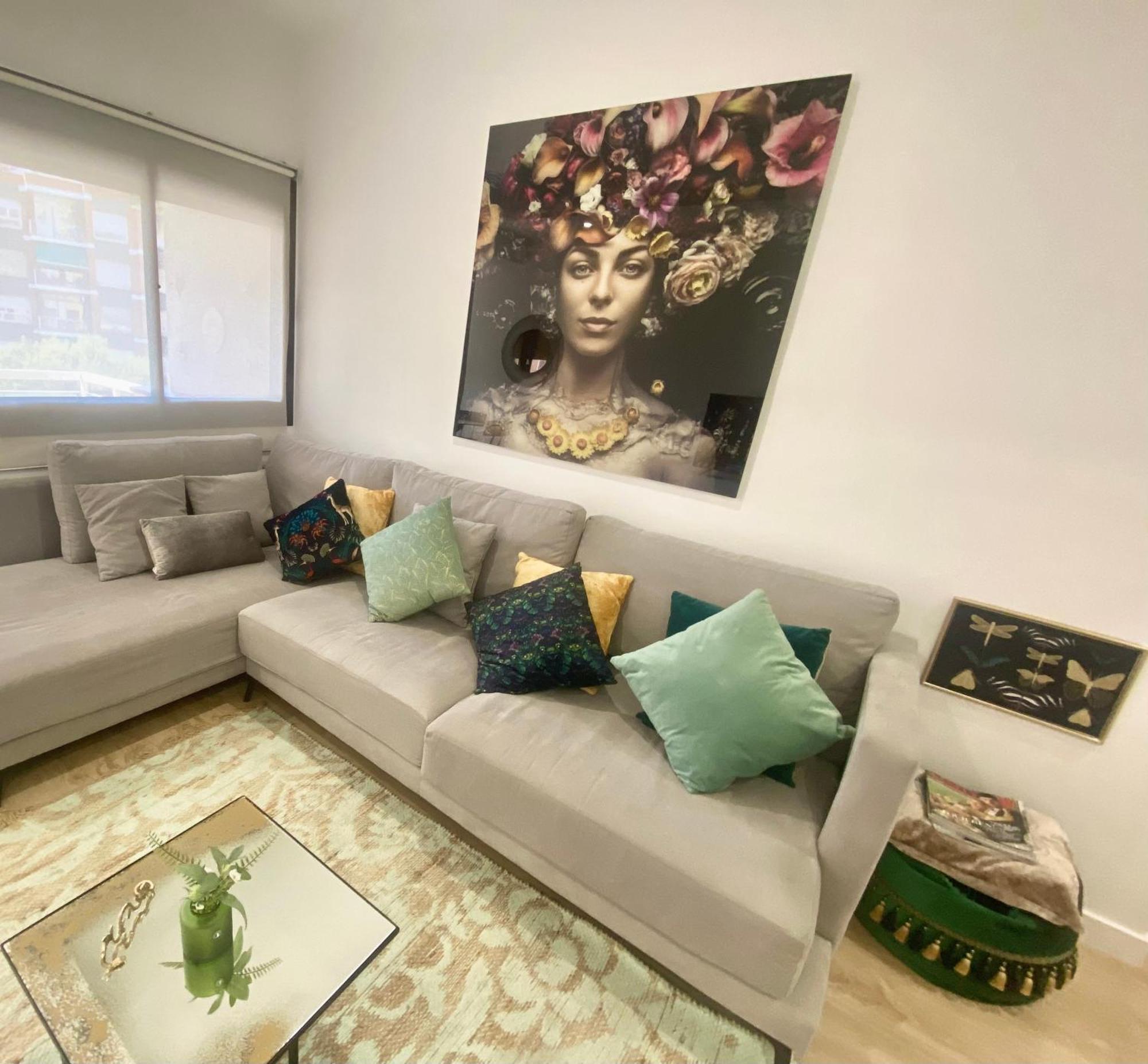 Barcelona Chic Apartments- Free Parking - 10 Min From Bcn City Centre By Metro Exterior photo
