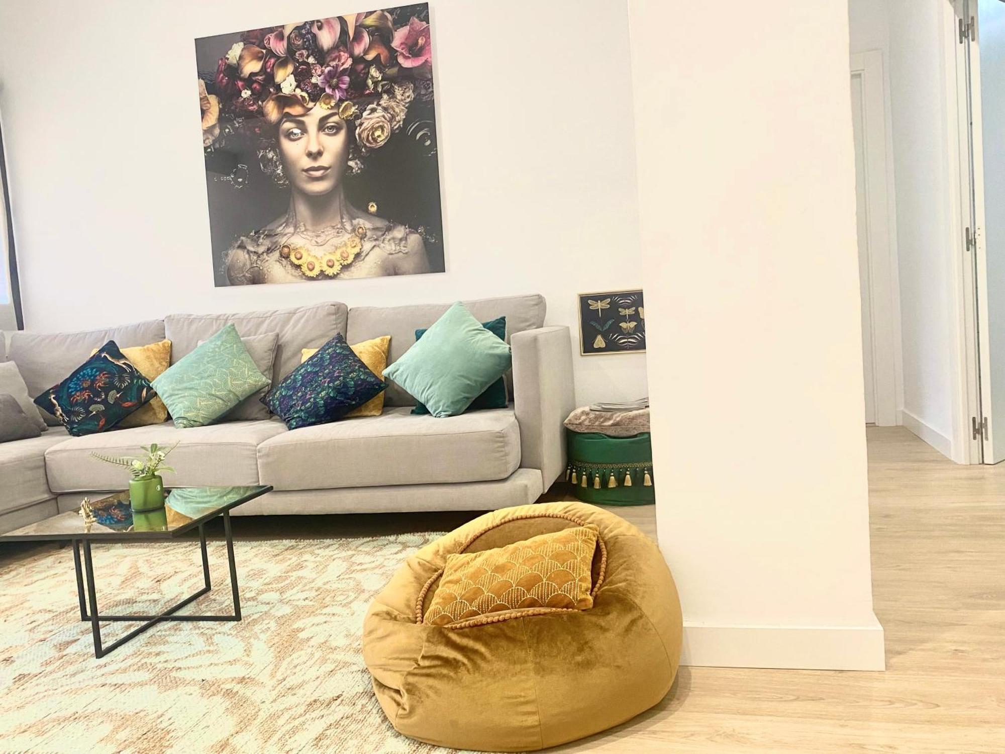 Barcelona Chic Apartments- Free Parking - 10 Min From Bcn City Centre By Metro Exterior photo